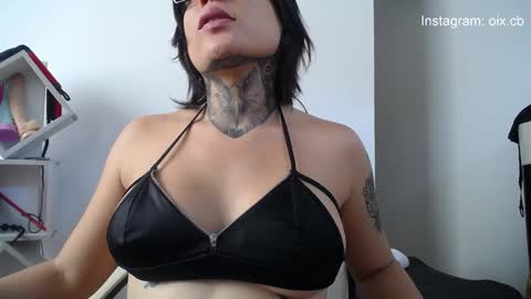 Snapshot of _exa_ chatting on December 23, 5:32 pm  Exa help me position myself with your thumb up thanks  online show from December 23, 5:32 pm