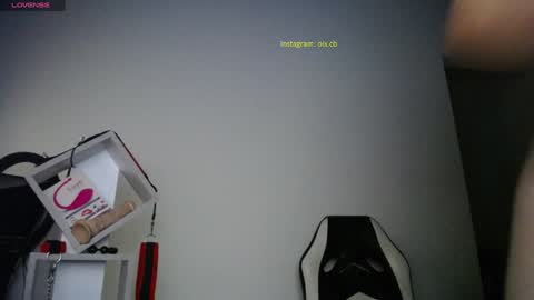 Snapshot of _exa_ chatting on January 8, 3:40 am  Exa help me position myself with your thumb up thanks  online show from January 8, 3:40 am