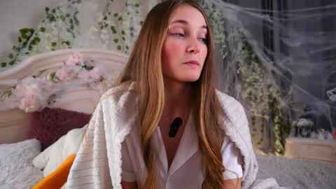 Milly online show from November 1, 3:18 am