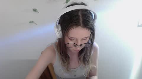 Hannaolotl online show from May 15, 9:50 am