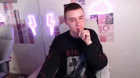 _honeyberry_ online show from February 9, 7:27 pm