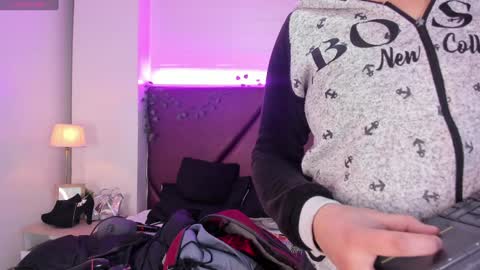 Isa online show from December 30, 1:58 pm