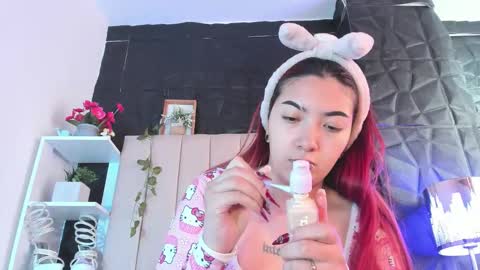 Mia online show from February 9, 1:04 pm