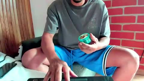 Mr w33d online show from May 12, 9:02 pm