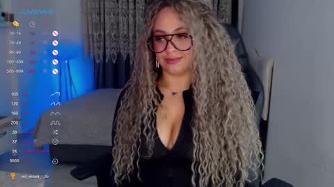 _just_a_queen_3 online show from January 15, 7:11 pm