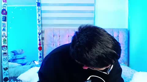 mod online show from May 14, 6:22 am