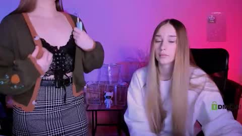 _kellykitten_ online show from January 12, 10:00 am