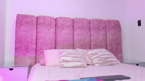 Kendall online show from January 14, 12:02 pm