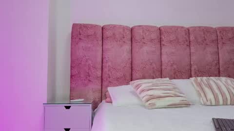 Kendall online show from January 13, 11:51 am