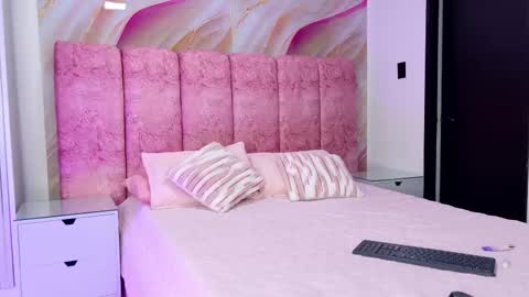 Kendall online show from February 12, 12:09 pm