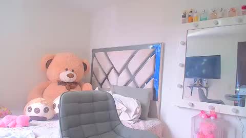  Dani  online show from November 24, 5:33 pm