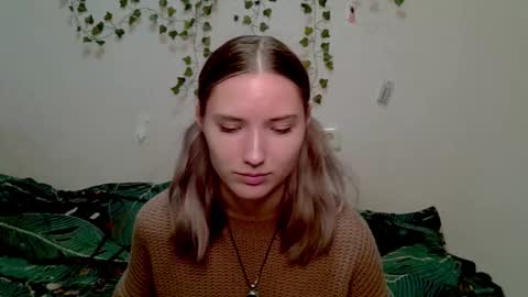 _kikiclark_ online show from October 24, 8:53 pm