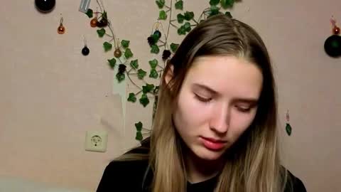 _kikiclark_ online show from January 31, 8:50 pm