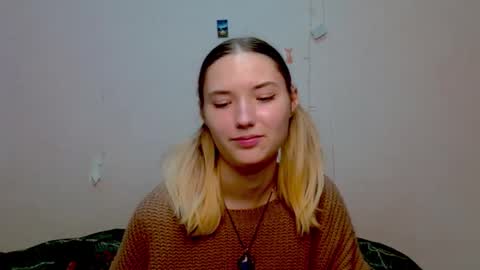 _kikiclark_ online show from October 8, 8:26 pm