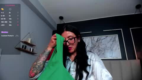 Snapshot of _kiramoon__ chatting on October 2, 9:57 pm Kiraaaa 0 online show from October 2, 9:57 pm
