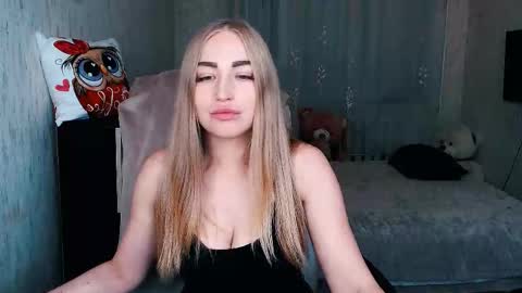 Snapshot of _kittyboo chatting on October 7, 6:59 pm Aleksa online show from October 7, 6:59 pm