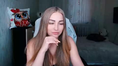 Snapshot of _kittyboo chatting on October 21, 7:02 am Aleksa online show from October 21, 7:02 am