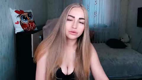 Snapshot of _kittyboo chatting on October 9, 9:26 am Aleksa online show from October 9, 9:26 am
