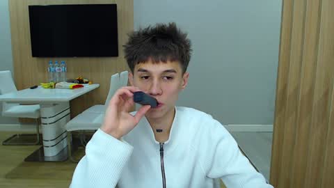 Snapshot of _kurt chatting on December 12, 4:04 am Kurt online show from December 12, 4:04 am