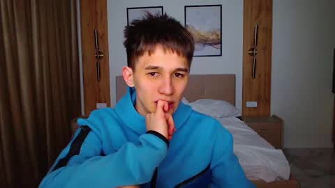 Snapshot of _kurt chatting on February 19, 9:25 pm Kurt online show from February 19, 9:25 pm