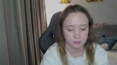 _lalune_ online show from February 27, 2:03 am