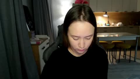 _lalune_ online show from April 5, 4:26 pm