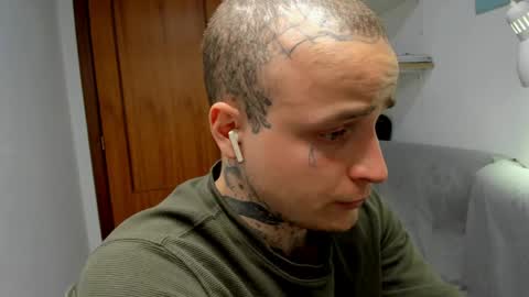 Layne online show from April 2, 1:07 pm