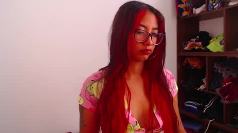 Snapshot of _loreana_ chatting on October 13, 1:35 pm _loreana_ online show from October 13, 1:35 pm