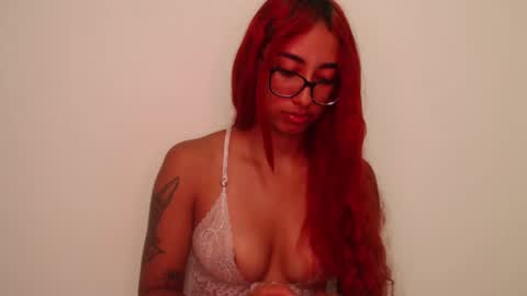 Snapshot of _loreana_ chatting on January 27, 11:33 pm _loreana_ online show from January 27, 11:33 pm