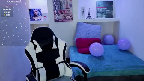 Lucia online show from October 4, 4:10 am