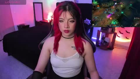 Queen.  Help me reach 100 thumbs up  online show from May 1, 11:10 pm