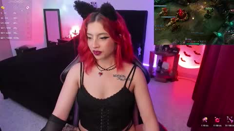 Queen.  Help me reach 100 thumbs up  online show from December 15, 10:39 pm