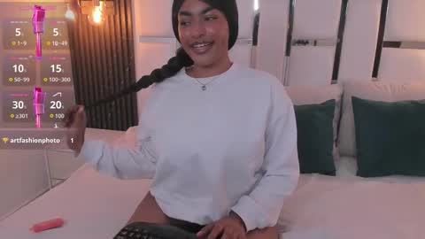 _luna_rossee_ online show from February 26, 10:24 pm