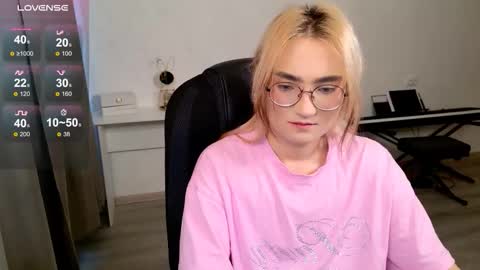 _meow_neko_ online show from January 19, 8:13 am