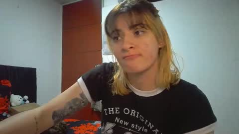 Mia-foster online show from April 1, 2:12 am