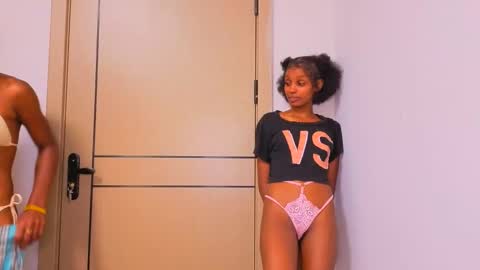 Mimi online show from April 3, 1:51 pm