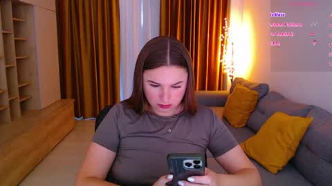 Mia online show from June 3, 6:49 am