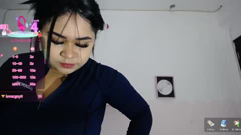 nahomi  online show from October 31, 2:45 am