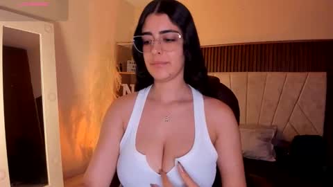 Niah  You can call me Ni or cutie haha online show from October 5, 8:38 pm