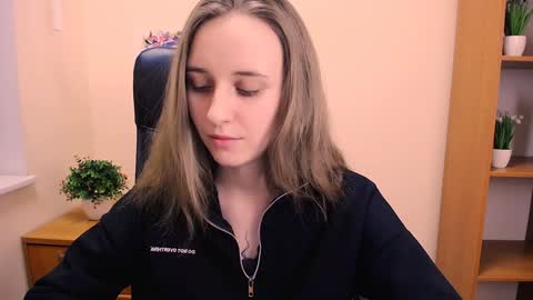 Snapshot of _nicole_new chatting on January 19, 3:21 pm Nica online show from January 19, 3:21 pm