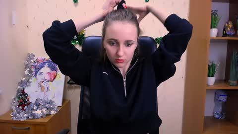 Snapshot of _nicole_new chatting on December 22, 3:11 pm Nica online show from December 22, 3:11 pm