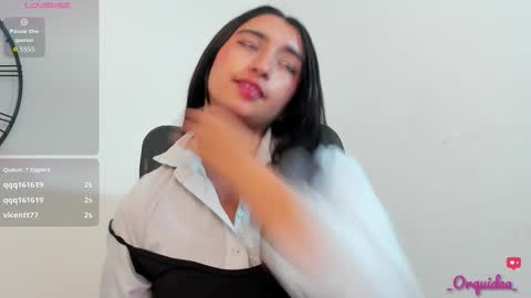 Orquidea  online show from November 19, 3:00 pm