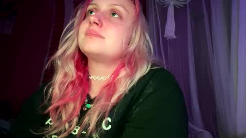 _peaceoutgirlscout_ online show from September 19, 2:59 am