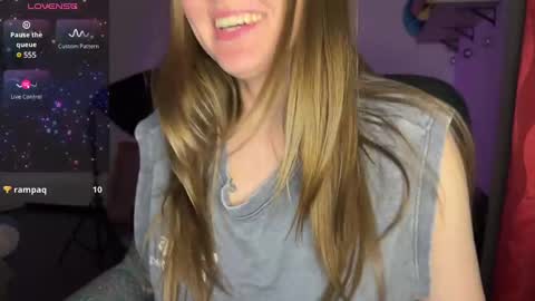  HADLY today day-off see u online 0112  online show from February 26, 5:10 pm