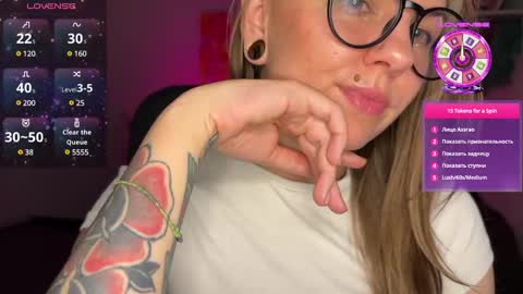  HADLY today day-off see u online 0112  online show from January 16, 6:16 pm