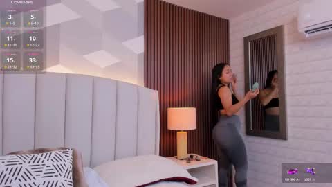 Snapshot of _sammy_fit chatting on February 18, 12:06 pm Antonella online show from February 18, 12:06 pm