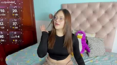 Snapshot of _sarahh_0hh chatting on February 18, 1:44 pm Sarah online show from February 18, 1:44 pm