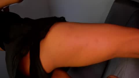 _sarahtomatto_ online show from April 3, 6:09 am