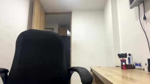 Juan Pablo-independent model online show from March 2, 1:32 am