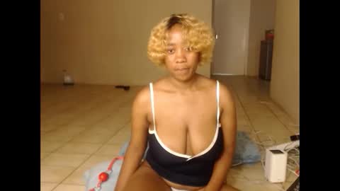_sexylipss online show from November 28, 5:42 pm